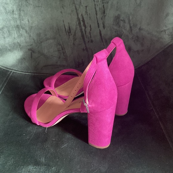 Magenta high heels - Picture 2 of 3